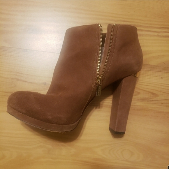 Shoes - Picture 3 of 4